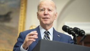 Biden considera "justificada" la orden de arresto contra Putin por crímenes de guerra