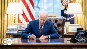 Biden promulga ley que desclasifica documentos sobre COVID-19 | El Mundo | DW
