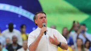 Bolsonaro vuelve hoy a Brasil para retornar en 2026 a la presidencia