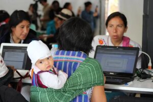 Brecha digital de género en América Latina refleja discriminaciones a mujeres