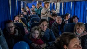 Bruselas abre la puerta a prorrogar la protección a los refugiados ucranianos hasta 2025