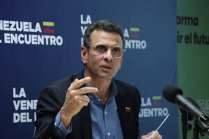 Capriles apuesta a la negociación política para mejorar condiciones electorales