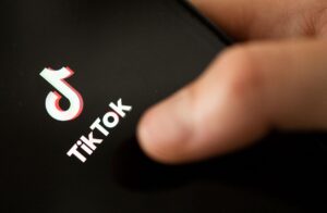 China cree que querer prohibir TikTok es "persecución política xenófoba"