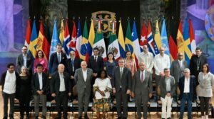 Colombia y el ELN discutirán en Cuba la incorporación del grupo a la política cuando cese la violencia
