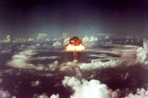 Cómo sobrevivir a una bomba atómica (y por qué es mejor no salir corriendo tras la explosión)