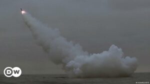 Corea del Norte lanza dos misiles crucero desde un submarino | El Mundo | DW
