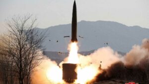 Corea del Norte lanza misil intercontinental