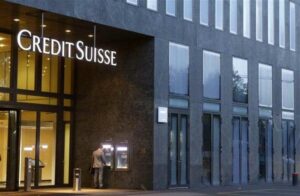 Credit Suisse se desploma 30 % en Bolsa por falta apoyo de banca saudí