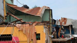 Declararan "estado de excepción sin restricción de derechos" tras terremoto en Ecuador