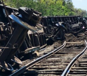 Descarrila un tren de carga con propano en Florida dejando varios vagones volcados - AlbertoNews