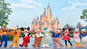 Disneyland Shanghái permite abrazar a personajes tras el fin del ‘cero Covid’ | Diario El Luchador