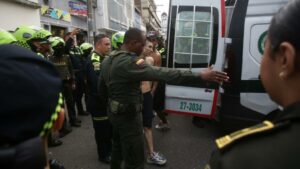 Disturbios e intento de fuga en estación paralizan centro de Cali - Cali - Colombia