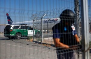 Dos muertos tras un robo frustrado de 32,5 millones de dlares en el aeropuerto de Santiago de Chile