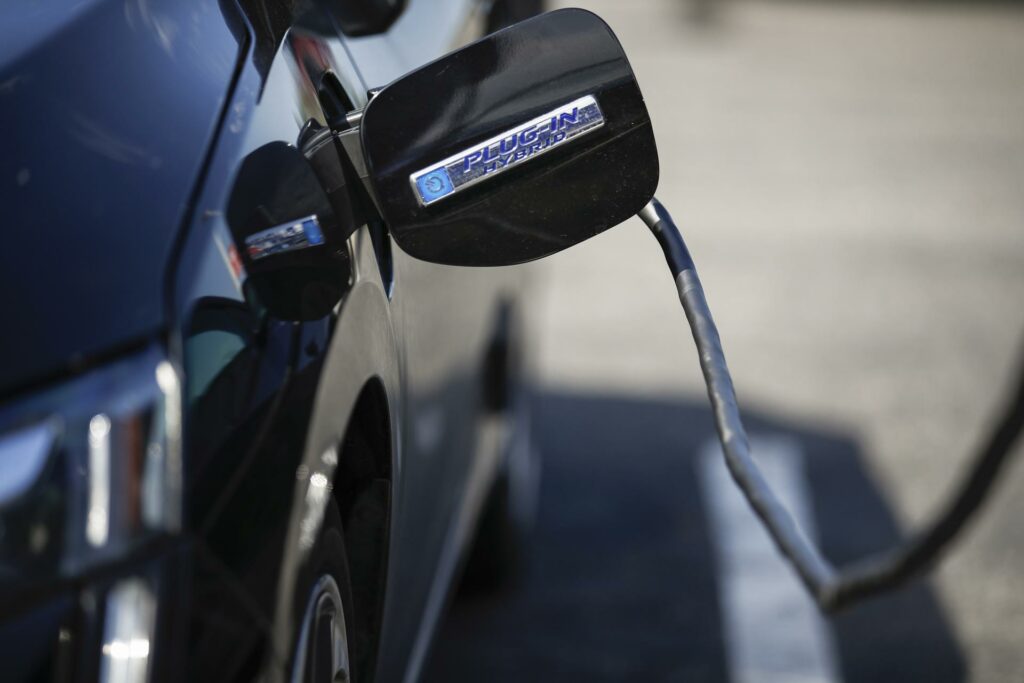 EE.UU. amplía a empresas extranjeras los subsidios para vehículos eléctricos