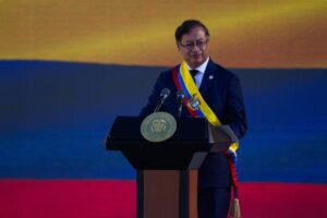 El Gobierno de Colombia anuncia la apertura de negociaciones de paz con la principal disidencia de las FARC