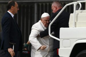 El Papa Francisco sufre una infeccin respiratoria y permanecer ingresado "unos das"