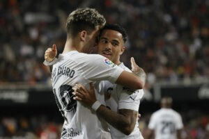 El Valencia se impulsa en Mestalla con tres puntos vitales ante Osasuna | LaLiga Santander 2022