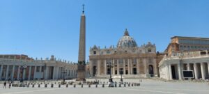 El Vaticano refuerza las normas contra los abusos e incluye a los laicos (Detalles) - AlbertoNews