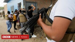 El "efecto Bukele": el controvertido estado de excepción vigente en Honduras para luchar contra la delincuencia (y cómo influye la situación en El Salvador)