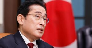 El primer ministro de Japón viaja de sorpresa a Ucrania para reunirse con Zelensky