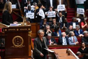 Elisabeth Borne, vctima poltica de la reforma clave de Macron