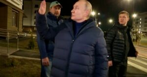 En otro gesto de provocación, Putin visitó la ocupada ciudad ucraniana de Mariupol: “El criminal internacional llegó de noche”