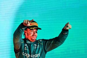 F1: La celebracin para los dems de Alonso, el abrazo de Hamilton y un augurio: "La victoria 33 puede llegar"