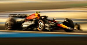 F1 en vivo: Checo Pérez adelantó a Charles Leclerc y asegura doblete para Red Bull