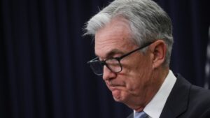 Fed concreta un leve aumento de tasas, dice que es posible un "ajuste "adicional"