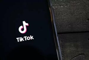 Francia prohíbe a sus funcionarios el uso de TikTok
