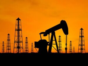 Giro de BP hacia el petróleo lleva a considerar un tope climático del precio del petróleo
