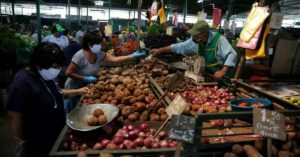 Gobierno asegura que mercados y supermercados de Lima están abastecidos pese a interrupción de vías