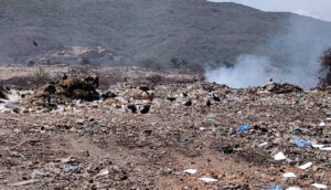 Habitantes de El Peñón denuncian quema de basura