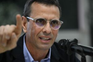 Henrique Capriles lanzó su candidatura para las primarias de la oposición