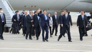 Histórico viaje de un expresidente taiwanés a China para fomentar la paz