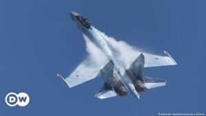 Irán y Rusia cierran acuerdo por compra de aviones caza | El Mundo | DW
