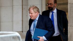 Johnson mantiene que no mintió al Parlamento sobre el 'partygate'