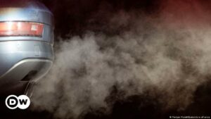 La Unión Europea aplaza votación sobre exclusión de motores de combustión a partir de 2035 | El Mundo | DW