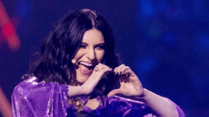 La inesperada confesión de Laura Pausini al cumplir sus 30 años de carrera musical – SuNoticiero