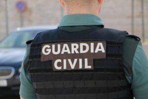 La juez de Madrid que investiga adjudicaciones de obras en los cuarteles de la Guardia Civil imputa a un tercer mando
