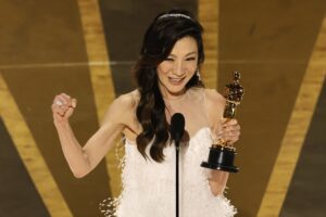 La locura multiversal de 'Todo a la vez en todas partes' arrasa en los Oscar