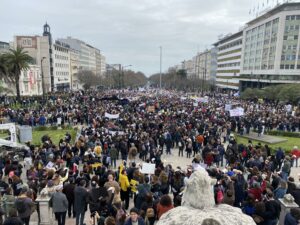 Las protestas de los sindicatos arrecian en Portugal, con paros en transporte, educación y sanidad