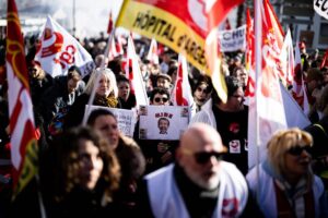 Los sindicatos plantean una "mediación" en Francia y el Gobierno responde que no es necesaria
