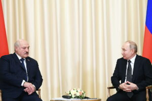 Lukashenko propone una tregua y avisa a Kiev de que una contraofensiva sera "muy peligrosa"