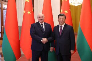 Lukashenko visita a Xi Jinping y da su apoyo al plan de paz de China