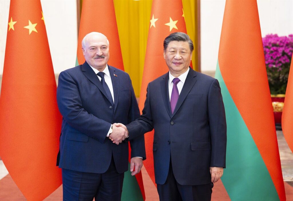 Lukashenko y Xi defienden unir fuerzas para lograr la paz en Ucrania