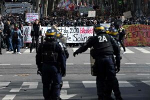 Manifestaciones en toda Francia: "Antes era por las pensiones, ahora por nuestra libertad"