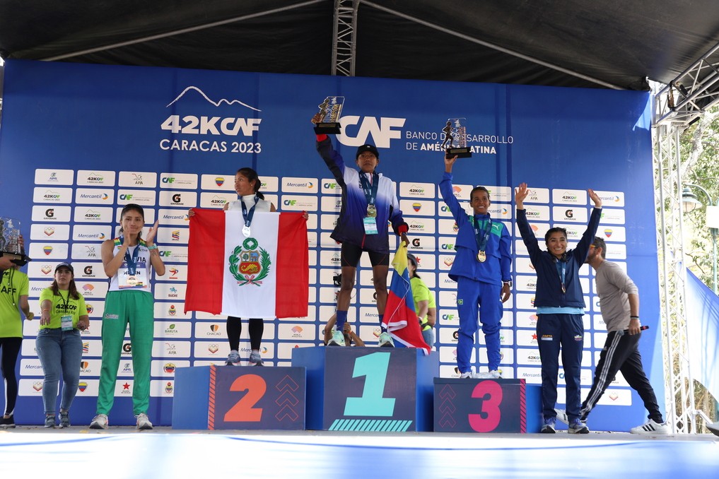Maratón CAF | La venezolana Magaly García y el brasileño Justino Da Silva suben a lo más alto del podio