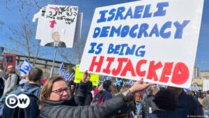 Miles de israelíes protestan contra reforma judicial de Netanyahu | El Mundo | DW