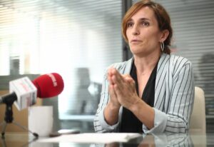 Mónica García reconoce su "error" y dice que estudiará cómo devolver el dinero del bono para consumidores vulnerables